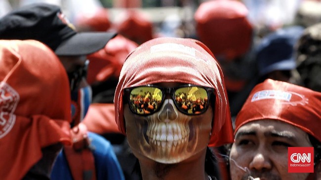 Polisi meminta sejumlah buruh yang akan melakukan unjuk rasa menolak RUU Cipta Kerja di Jakarta untuk memutarbalik kendaraan di Tangerang. 