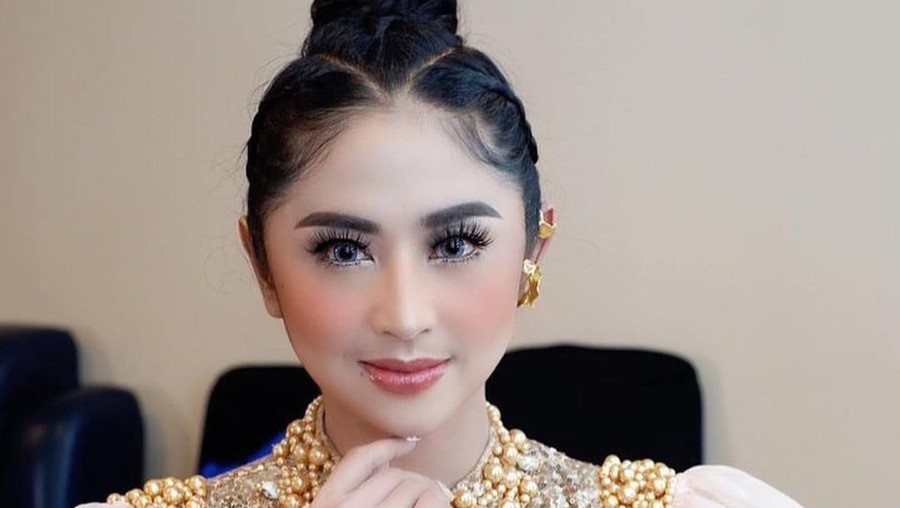 Nyanyi 'Lathi', Dewi Perssik Dipuji Netizen Lebih Baik dari Sara Fajira