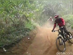 Serunya Menajajal Jalur Sepeda Menantang di Tengah Hutan Subang