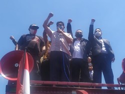 Pimpinan DPR Temui Massa Buruh Penolak Omnibus Law