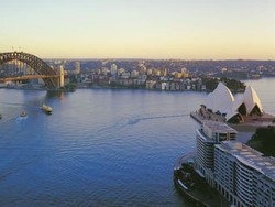 Waduh, Penumpang di Kapal Sydney Ini Harus Nunduk Kalau Lewati Jembatan