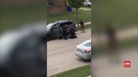 VIDEO: Dua Polisi AS Tembak Pria Kulit Hitam di Dalam Mobil