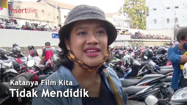 Siti Fauziah 'Bu Tejo' Nangis di-Bully di Media Sosial