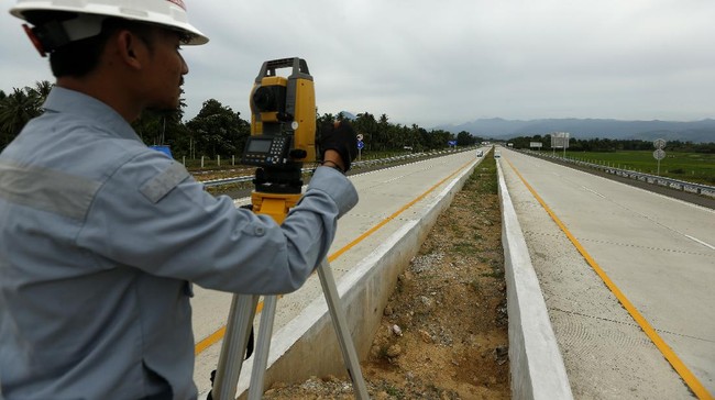 PT Hutama Karya (Persero) menargetkan Ruas Tol Simpang Indralaya-Prabumulih, bagian dari Tol Trans Sumatra, mulai beroperasi pada awal 2023.