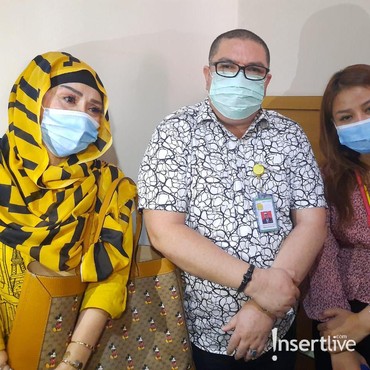 Ibunda Menangis Tak Terima Vicky Prasetyo Dipenjara