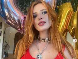 Bella Thorne Resmi Tunangan Dihadiahi Cincin Berlian