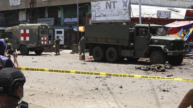 Seorang WNI bernama Rezky Fantasya Rullie ditangkap militer Filipina atas tuduhan merencanakan serangan bom bunuh diri. 