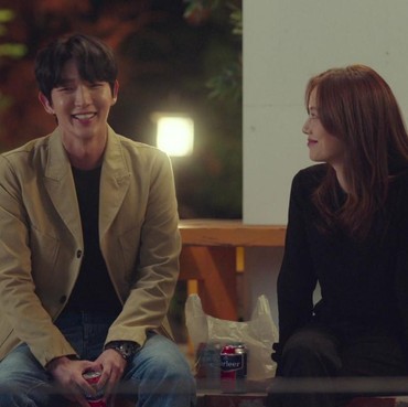 Lee Joon Gi Bahagia saat Kembali Berakting dengan Moon Chae Won di 'Flower of Evil'
