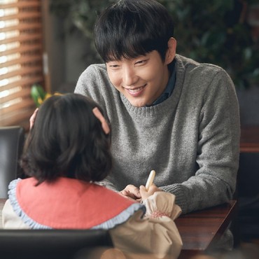 Lee Joon Gi Ungkap Pengalaman Berkesan Saat Syuting 'Flower of Evil'