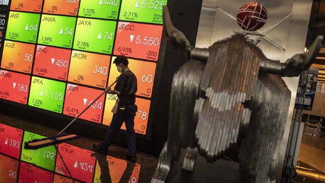 IHSG Ditutup Lesu ke 7.117 Sore Ini IHSG ditutup melemah melemah 48,47 poin atau turun 0,68 persen ke level 7.117 pada perdagangan Senin (16/6) sore.