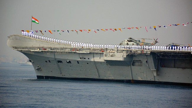 Kapal induk India, INS Viraat, yang sudah dipensiunkan segera dibongkar dan bakal didaur ulang untuk bahan baku sepeda motor.