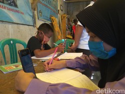 Ketua RW di Bandung Barat Sediakan Internet Gratis untuk Siswa PJJ