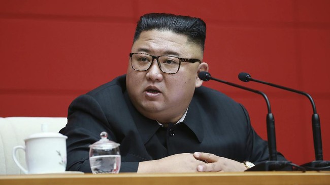Korea Utara menganggap industri musik Korean Pop atau K-Pop merupakan bentuk eksploitasi dan perbudakan.