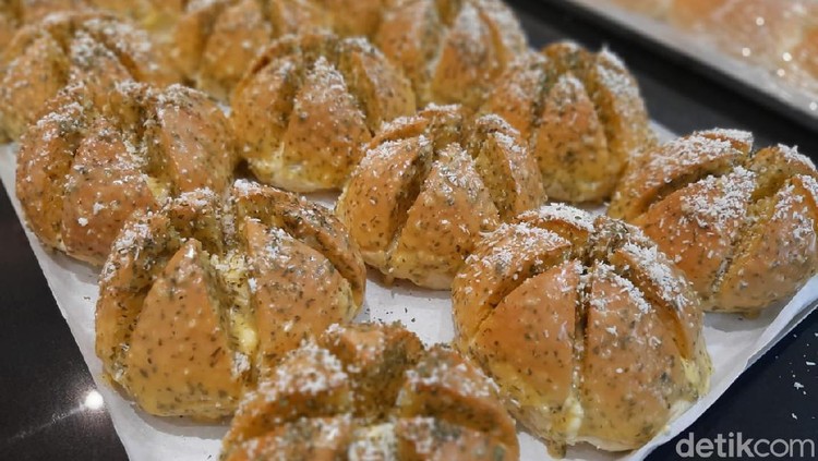 Livianca Venaessa Pembuat Korean Garlic Cheese Bread yang Fenomenal