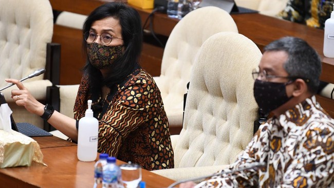 Menkeu Sri Mulyani memproyeksi pertumbuhan ekonomi kuartal III 2020 bisa terkontraksi lebih dalam dari prediksi batas bawah jika PSBB DKI dilakukan ketat.