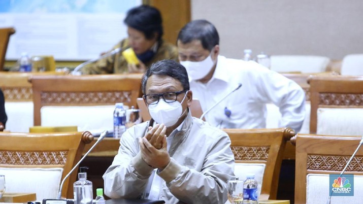 Menteri ESDM, Arifin Tasrif hadir Komisi VII DPR RI. (CNBC Indonesia/Muhammad Sabki)