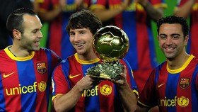 Iniesta: Pilih Nostalgia Bareng Messi atau Petualangan di Arab Saudi?