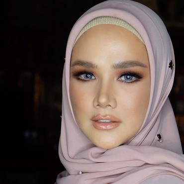 Foto Mulan Jameela yang Berubah Drastis usai Dirias MUA Langganan Maia