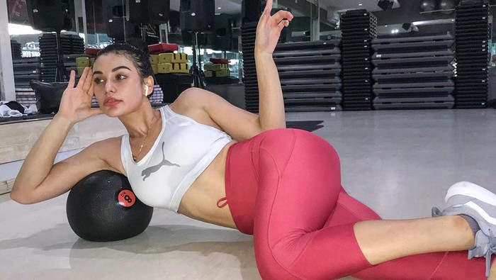 Olahraga memang sudah menjadi hobi Nora. Tak heran deh, Nora memiliki body goals impian. Foto: www.instagram.com/ncdpapl