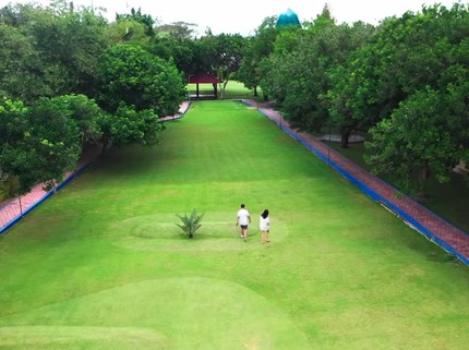 7 Potret Rumah Mewah Presenter Tajir Ovi Dian, Ada Masjid & Lapangan Golf