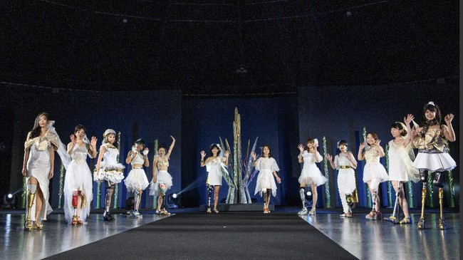 FOTO: Saat Penyandang Disabilitas Melenggang di Catwalk