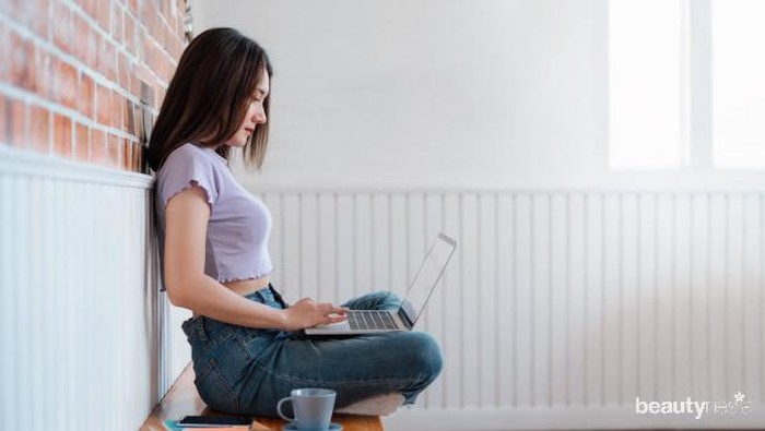 Terlalu Banyak Duduk, Ikuti Cara Sederhana Untuk Jaga Postur Tubuh Selama Bekerja Seharian