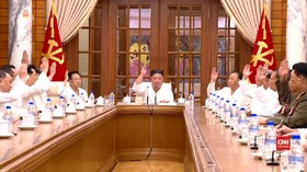 VIDEO: Dikabarkan Koma, Kim Jong-un Muncul Pimpin Rapat