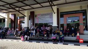 VIDEO: Pandemi Covid-19, Orang Antri Urus Perceraian