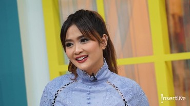img-title Vega Darwanti Harap Jokowi dan Raffi Ahmad Jadi Bukti Vaksin Itu Aman