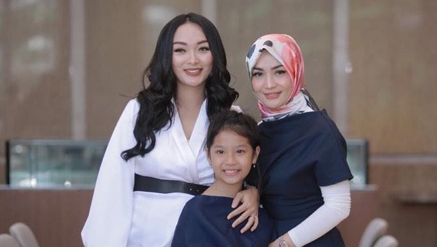 Zaskia Gotik dan Imel Putri