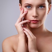 5 Bahan Kandungan Skincare yang Bisa Memicu Alergi