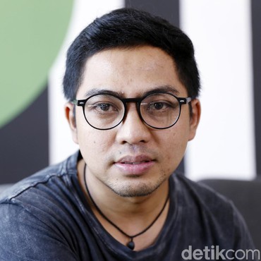 Lirik Lagu Tanpa Batas Waktu - Ade Govinda feat. Fadly