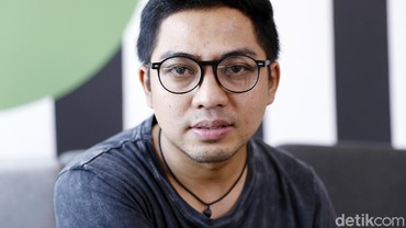 Lirik Lagu Tanpa Batas Waktu - Ade Govinda feat. Fadly