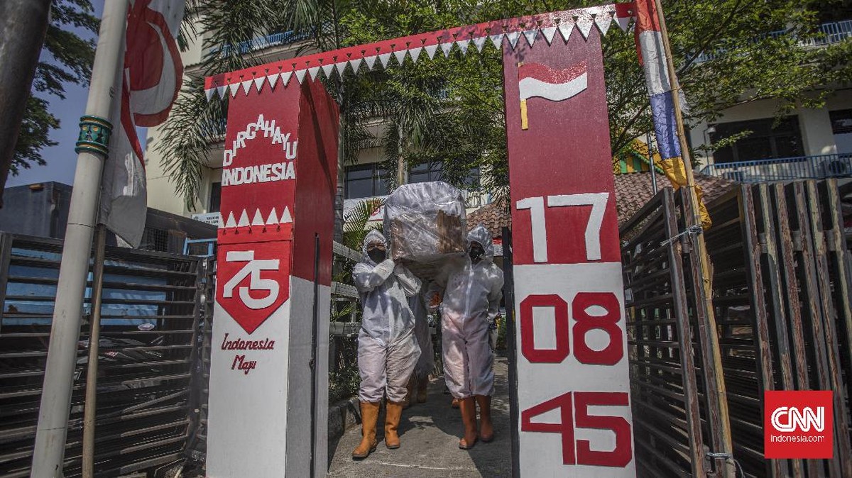 FOTO: Arak Peti Mati Sosialisasi Bahaya Covid-19 di Fatmawati