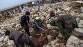 FOTO: Pedalaman Afghanistan Diterjang Banjir Bandang Banjir bandang dan longsor di utara dan timur Afghanistan akibat hujan deras dilaporkan merenggut nyawa sekitar 100 orang.