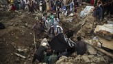FOTO: Pedalaman Afghanistan Diterjang Banjir Bandang Banjir bandang dan longsor di utara dan timur Afghanistan akibat hujan deras dilaporkan merenggut nyawa sekitar 100 orang.