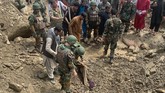 FOTO: Pedalaman Afghanistan Diterjang Banjir Bandang Banjir bandang dan longsor di utara dan timur Afghanistan akibat hujan deras dilaporkan merenggut nyawa sekitar 100 orang.