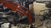 FOTO: Pedalaman Afghanistan Diterjang Banjir Bandang Banjir bandang dan longsor di utara dan timur Afghanistan akibat hujan deras dilaporkan merenggut nyawa sekitar 100 orang.