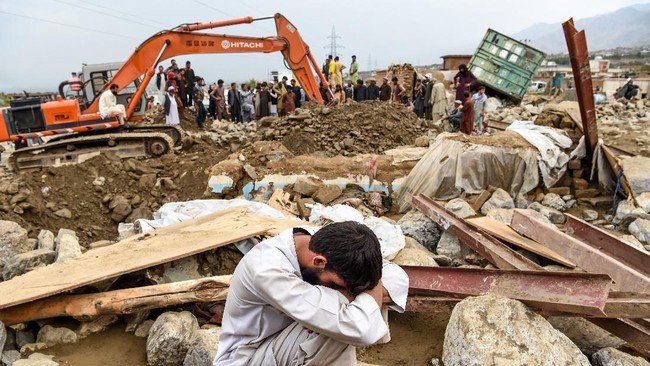 Setidaknya 31 orang tewas dan puluhan lainnya hilang usai banjir bandang menerjang Provinsi Wardak, Afghanistan.