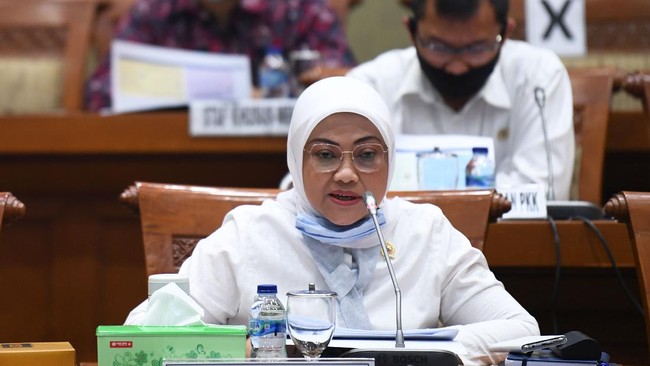 Menteri Ketenagakerjaan Ida Fauziyah mewajibkan seluruh perusahaan membentuk satgas pencegahan dan penanganan kekerasan seksual di tempat kerja.