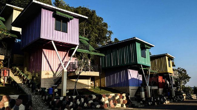 Perlu diingat bahwa pengalaman bermalam di hotel kontainer akan sedikit berbeda dengan hotel biasa. Suara gaduh atau guncangan mungkin bakal lebih terasa.