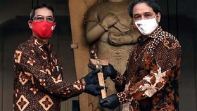 Istana Serahkan Pusaka Keris Bugis ke Museum Nasional