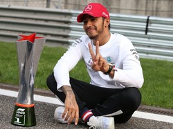 Wow! Lewis Hamilton Mau Bangun Museum untuk Koleksi Trofinya