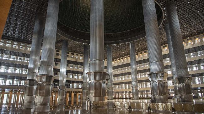 Jokowi soal Renovasi Istiqlal Rp511 M: Bukan Gagah-gagahan Jokowi menyatakan renovasi Istiqlal bukan saja untuk memperindah masjid kebanggaan Indonesia, tapi juga mendorong Istiqlal jadi wadah moderasi beragama.