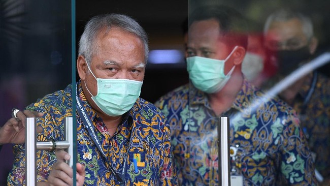 Menteri PUPR Basuki Hadimuljono gelisah karena covid-19 menghalangi interaksi sosialnya. Ia nekat menyambangi kediaman Menhub Budi untuk sekadar 'ngobrol'.
