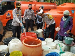 Pacitan Dilanda Krisis Air Bersih, Ini Langkah Polisi Bantu Warga
