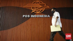 Di era digital, Pos Indonesia mengembangkan layanan digital di bidang layanan keuangan Pos Giro Mobile. Selain itu, ada pula Q-comm yang diperuntukkan bagi pengusaha UMKM guna pengiriman jarak jauh. Jakarta. Kamis (27/8/2020). CNN Indonesia/Andry Nov