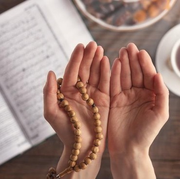 Bacaan Niat Puasa Asyura 10 Muharram Lengkap dengan Terjemahan & Hikmahnya