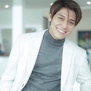 Rizky Billar Tampil Tampan dengan Jas, Begini 8 Potretnya