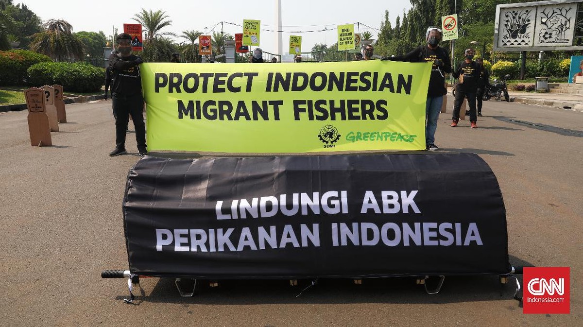 FOTO: Replika Nisan Buat Desak Negara Melindungi ABK